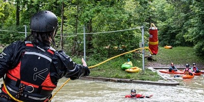 Kanujugend: Sicherheitslehrgang Wildwasser in Augsburg